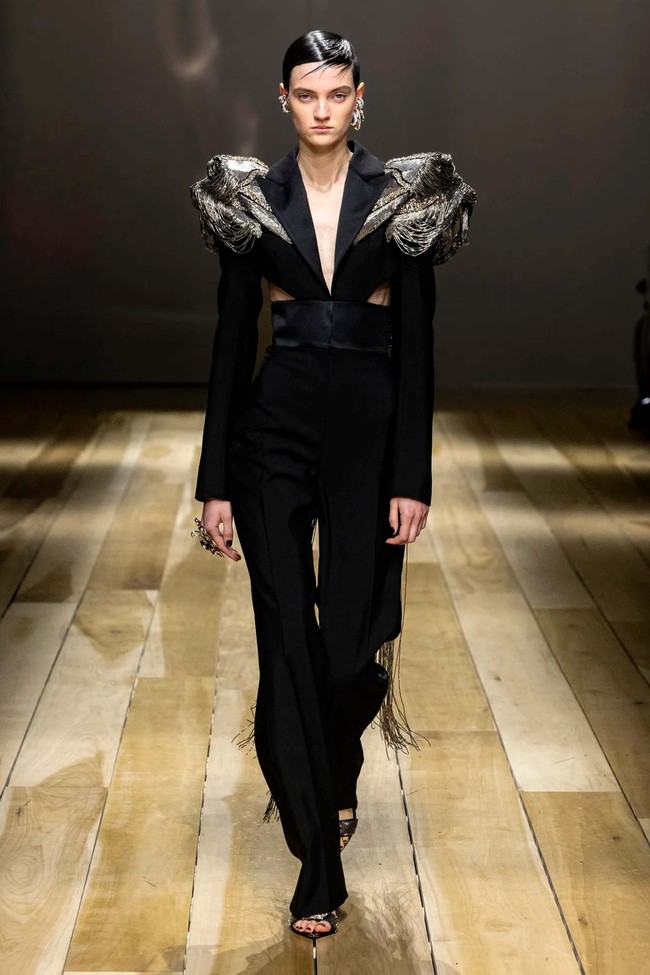 Inilah koleksi terbaru Alexander McQueen Fall/Winter 2023. Foto: Dok. Alexander McQueen.