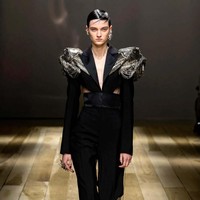 Inilah koleksi terbaru Alexander McQueen Fall/Winter 2023. Foto: Dok. Alexander McQueen.