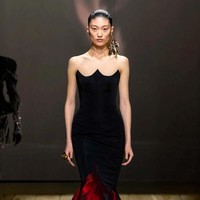 Inilah koleksi terbaru Alexander McQueen Fall/Winter 2023. Foto: Dok. Alexander McQueen.