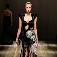Inilah koleksi terbaru Alexander McQueen Fall/Winter 2023. Foto: Dok. Alexander McQueen.