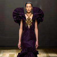Inilah koleksi terbaru Alexander McQueen Fall/Winter 2023. Foto: Dok. Alexander McQueen.