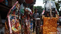 Berbagai macam parsel Lebaran dibanderol dari harga Rp 200.000 hingga Rp 2 juta.