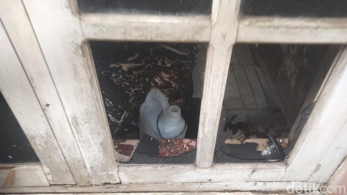 lokasi suami bakar istri di gang kinco lontar lakarsantri surabaya