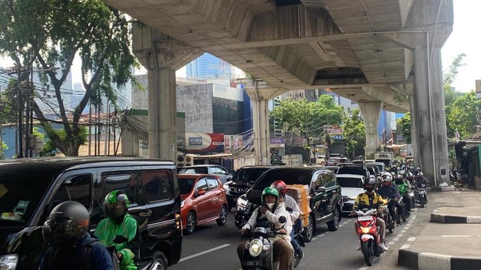 Macet di Jalan Tendean, Jaksel
