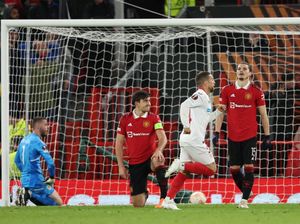 4 Bek MU Vs Sevilla: Malacia-Maguire Bunuh Diri, Lisandro-Varane Tumbang