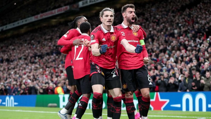 MANCHESTER, ENGLAND - APRIL 13: Marcel Sabitzer of Manchester United celebrates after scoring his teams first goal with teammates during the UEFA Europa League quarterfinal first leg match between Manchester United and Sevilla FC at Old Trafford on April 13, 2023 in Manchester, United Kingdom. (Photo by Michael Zemanek/DeFodi Images via Getty Images)