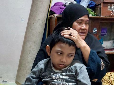 Setelah ditinggal kedua orangtuanya, Alvino, anak penderita cerebral palsy tinggal bersama kakek neneknya.  Yuk, kita bantu Alvino lewat berbuatbaik.id.