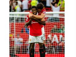 Meme Menohok Malacia dan Maguire Gebuk MU