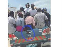 Meme Menohok Malacia dan Maguire Gebuk MU