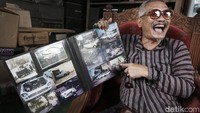 Pak De Bei Budiono dikenal sebagai pecinta mobil klasik, pelestari dan pecinta mobil antik. Mobil pertamanya yang ia miliki adalah berjenis Mazda B 600 kotak sabun tahun 1965.  