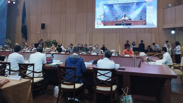 Menhub Budi Karya Sumadi pimpin Rakor Persiapan Angkutan Lebaran 2023 di Kemenhub, Jakpus, Jumat (14/4/2023).