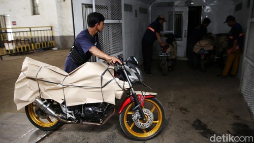 Kemenhub dan PT KAI kembali menggelar program angkutan Motor Gratis (Motis). Motor-motor yang sudah didaftarkan pun mulai diangkut menggunakan kereta api.