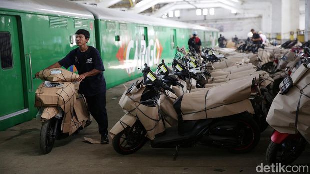 Kemenhub dan PT KAI kembali menggelar program angkutan Motor Gratis (Motis). Motor-motor yang sudah didaftarkan pun mulai diangkut menggunakan kereta api.