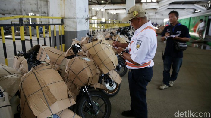 Kemenhub dan PT KAI kembali menggelar program angkutan Motor Gratis (Motis). Motor-motor yang sudah didaftarkan pun mulai diangkut menggunakan kereta api.