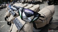 Pemudik tidak perlu khawatir dengan kondisi motornya. Sebab seluruh bodi motor ditutup dengan lembaran kardus.