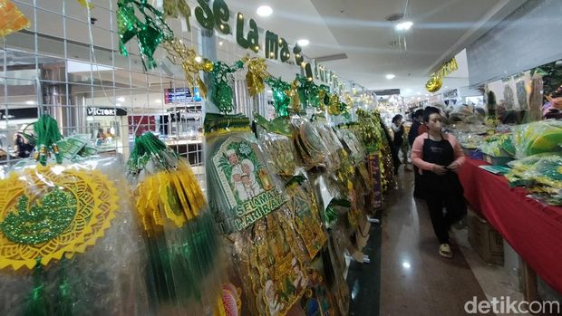 Ornamen Khas Lebaran Ramai Diburu Di Pasar Atom Surabaya