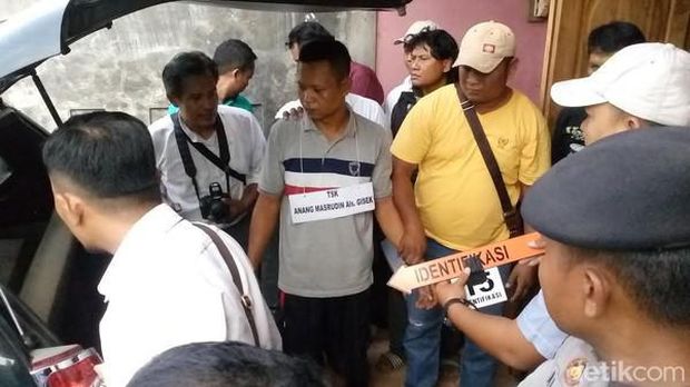 Pemandu lagu karaoke dibunuh