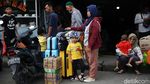 Pemudik Tujuan Pulau Sumatera Mulai Padati Terminal Bekasi