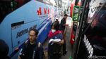 Pemudik Tujuan Pulau Sumatera Mulai Padati Terminal Bekasi