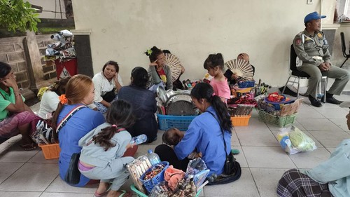 Di Jembrana dan Badung, pengemis asal Karangasem merogoh kocek untuk menyewa kos atau kontrakan sebagai modal mengemis jauh dari kampung.