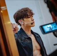 Sehari-harinya Rain selalu makan sehat. Bintang film ‘Ninja Assassin’ ini mengonsumsi banyak sayuran dan makanan dipanggang yang semuanya dia siapkan sendiri. Sebagai camilan, dia akan menyantap sebutir apel. Foto: Instagram/@rain_oppa