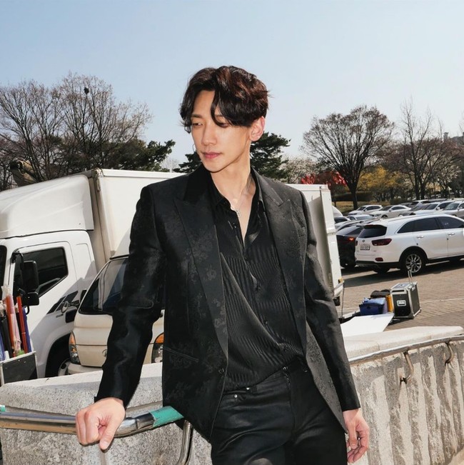 “Overweight (pre obesity stage). Take care to not gain more weight,” demikian hasil tes yang menyatakan kalau berat badan Rain jangan sampai bertambah lagi. Foto: Instagram/@rain_oppa