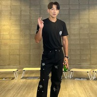 Rain tidak habis pikir dengan hasil pemeriksaan medisnya sendiri. Pasalnya dia didiagnosa masuk kategori overweight (kelebihan berat badan) bahkan mendekati obesitas. Foto: Instagram/@rain_oppa