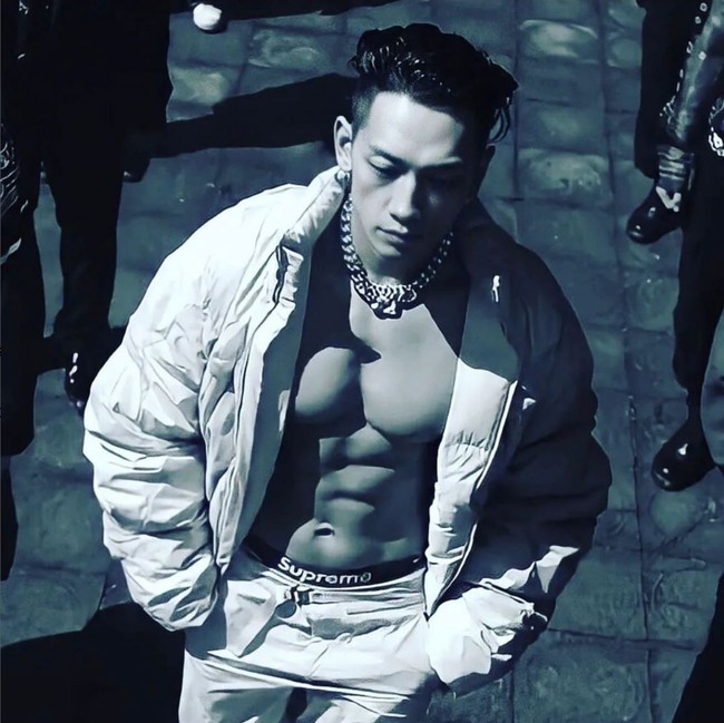 Penyanyi dan aktor Korea Selatan ini mengaku syok. Pasalnya dia selalu menjaga pola makan dan rutin olahraga. Bahkan ia bisa latihan dua kali sehari. Foto: Instagram/@rain_oppa