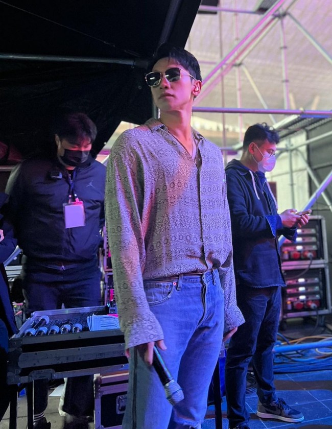 Rain diketahui sangat menghindari makan junk food. Dia mengaku hanya makan junk food seperti burger, nugget dan ayam goreng sekali dalam setahun. Foto: Instagram/@rain_oppa