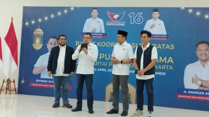Ketua Umum Partai Perindo Hary Tanoesoedibjo meresmikan peluncuran polling terbuka nasional Partai Perindo untuk kandidat capres-cawapres Pemilu 2024. Ada 16 nama kandidat dalam polling terbuka capres-cawapres Partai Perindo.