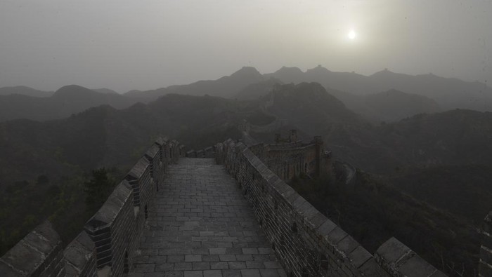 CHENGDE, CHINA - APRIL 13: Sand and dust sweep Jinshanling Great Wall on April 13, 2023 in Chengde, Hebei Province of China. (Photo by VCG/VCG via Getty Images)