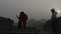 Menurut Pusat Pemantauan Ekologi dan Lingkungan China, indeks kualitas udara melonjak ke tingkat sangat tercemar.  