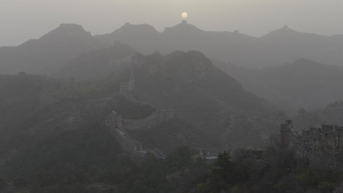CHENGDE, CHINA - APRIL 13: Sand and dust sweep Jinshanling Great Wall on April 13, 2023 in Chengde, Hebei Province of China. (Photo by VCG/VCG via Getty Images)