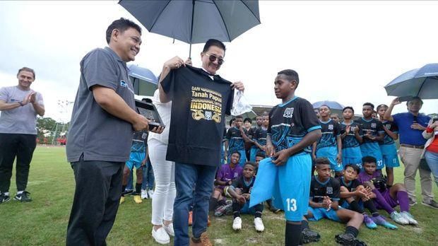 PT Freeport Indonesia membangun Mimika Sports Complex.