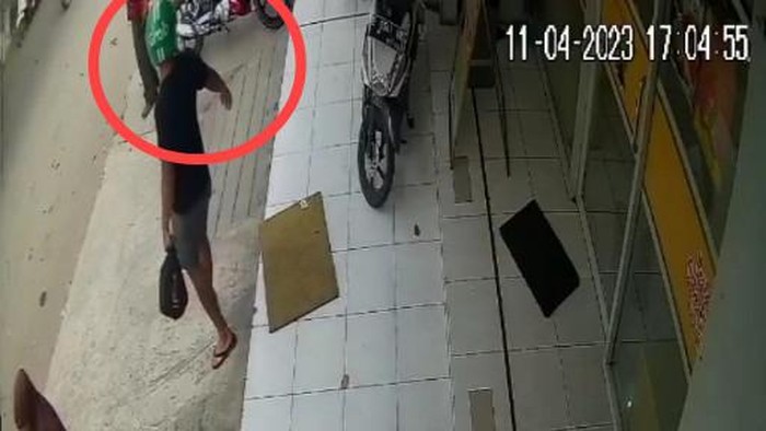 Rekaman CCTV pelaku penipuan di gerai es krim Majalengka