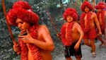 Ritual Unik di Bangladesh, Seluruh Tubuh Umat Hindu Dicat Merah