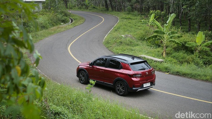 Roadtrip Jalur Mudik Pansela Jawa Bersama Honda WR-V Jalur Pantai Selatan Jawa dikenal eksotis, penuh dengan tikungan, tanjakan hingga hutan budidaya. Honda WR-V membuktikannya.