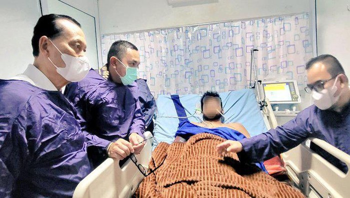 Rombongan Komisi III DPR menengok anggota Densus 88 yang jadi korban tertembak teroris di Lampung