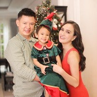 Claire membawa sukacita bagi pasangan ini. Di Instagram, Shandy kerap memajang momen-momen kebersamaan dengan sang buah hati dan suami. (Foto: Instagram/@shandyaulia)