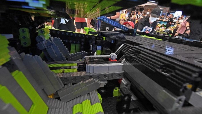 Siapa Sangka, Lamborghini Ini Terbuat dari Kepingan Lego LANZHOU, CHINA - JULY 28: A model of a Lamborghini Sian FKP 37 sports car, which is made of 274,396 Lego blocks and weighs about 660 kilograms, is on display at Lanzhou Center on July 28, 2020 in Lanzhou, Gansu Province of China. (Photo by Yang Yanmin/China News Service via Getty Images)