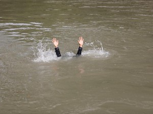 Balita di Pangkep Tewas Tenggelam Saat Bermain di Tanggul Laut