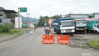 Sebelumnya sistem buka tutup dari arah Maros ke Bone dibuka dari pukul 16.01-22.59 Wita, kemudian ditutup pada pukul 23.00-16.00 Wita. Sedangkan dari arah Bone ke Maros, dibuka mulai pukul 24.01-06.59 Wita dan ditutup pada pukul 07.00-24.00 Wita. Foto: (Agung Pramono/detikSulsel)