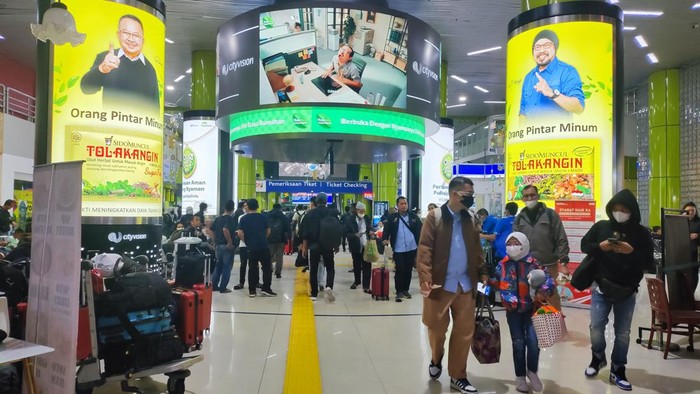 Stasiun Gambir Ramai Penumpang Malam Ini (Marlinda-detikcom)