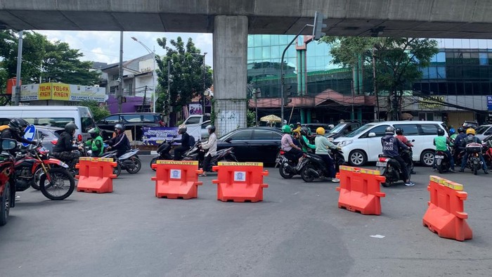 Suasana di persimpangan Pasar Santa, Jakarta Selatan (Mulia Budi-detikcom)