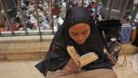 Doa dan dzikir saat iktikaf mengingatkan tentang kebesaran Allah SWT dan memohon ampunan-Nya. Tidak heran jika pada sepuluh malam terakhir Ramadan, orang berlomba-lomba meningkatkan ibadahnya.
