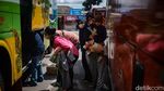 Potret Terminal Kampung Rambutan Mulai Padat Sepekan Jelang Lebaran