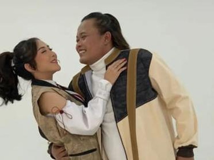 Kemesraan Sule dengan Ucie Sucita.