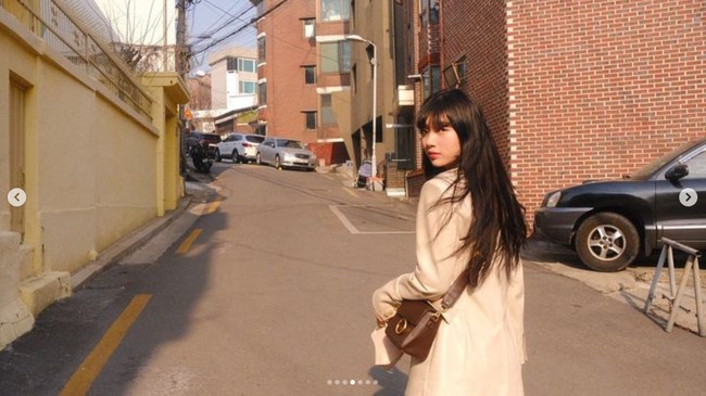 Menurut netizen Korea, Suzy juga masih terlihat sama seperti saat debut sebagai personel Miss A di usia 16 tahun. Foto: dok. Instagram @skuukzky