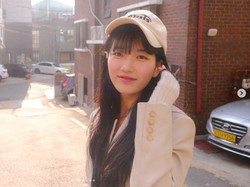 7 Foto Suzy Bikin Netizen Gemas, Disebut Bak ABG karena Tak Menua
