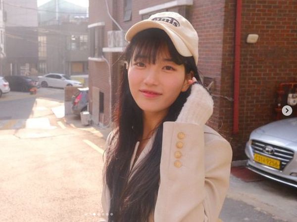 7 Foto Suzy Bikin Netizen Gemas, Disebut Bak ABG karena Tak Menua